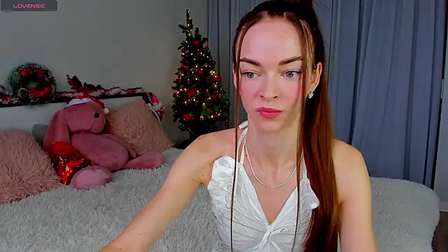 Snapshot of Undertheskin chatting on 12.27.24 Undertheskin online show from 12.27.24