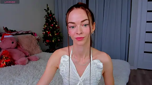 Snapshot of Undertheskin chatting on 12.28.24 Undertheskin online show from 12.28.24