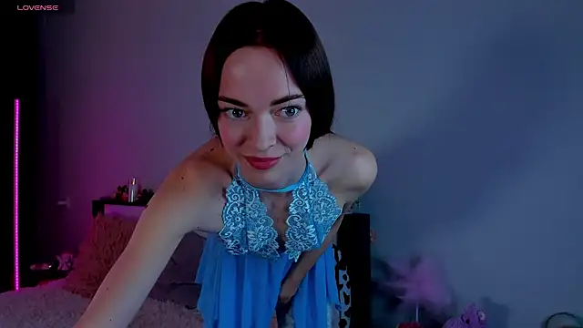 Snapshot of Undertheskin chatting on 03.22.25 Undertheskin online show from 03.22.25