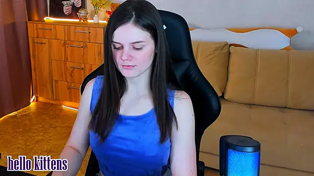 Lora Cain online show from 12.12.24