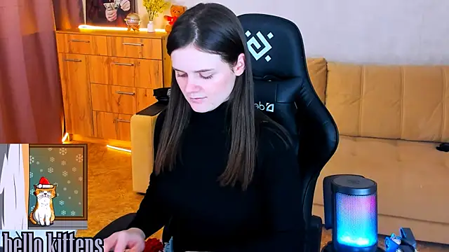 Lora Cain online show from 12.12.24