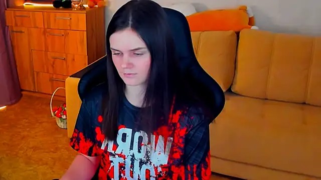 Lora Cain online show from 01.06.25