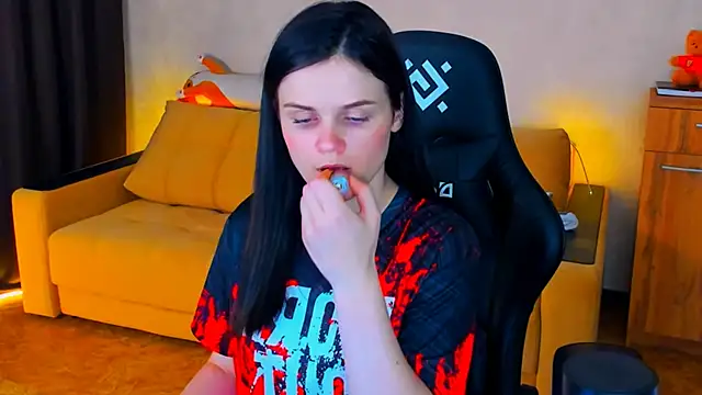 Lora Cain online show from 01.15.25