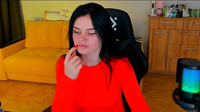 Lora Cain online show from 03.01.25