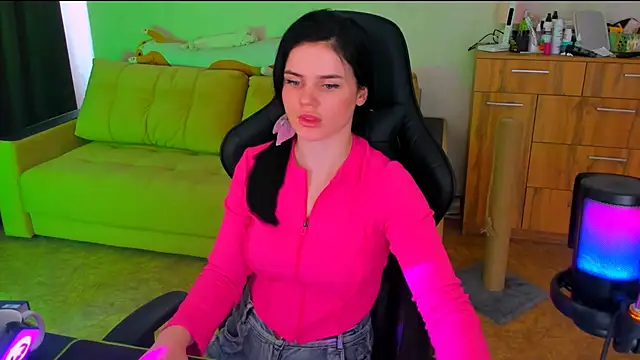 Lora Cain online show from 03.10.25