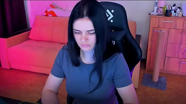 Lora Cain online show from 03.11.25