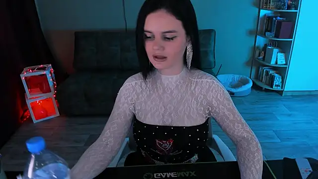 Lora Cain online show from 02.24.26