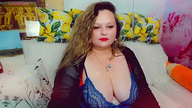 Snapshot of KlaraHoll chatting on 06.25.26 KlaraHoll online show from 06.25.26