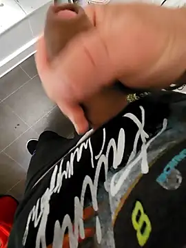 Snapshot of eric69_69 chatting on 10.19.25 eric69 69 online show from 10.19.25