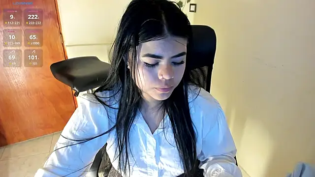 Snapshot of aitana-purple chatting on 10.17.25 aitana-purple online show from 10.17.25