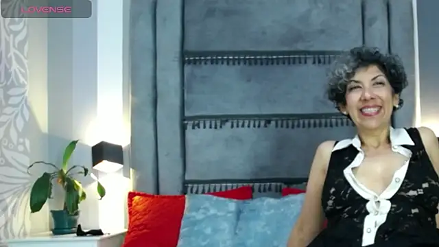 Julianewell online show from 01.13.25