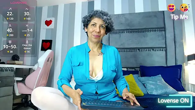 Julianewell online show from 02.03.25