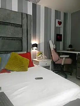 Snapshot of Julianewell chatting on 11.11.25 Julianewell online show from 11.11.25