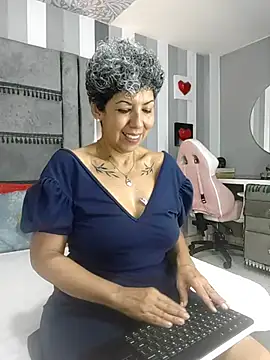 Snapshot of Julianewell chatting on 11.12.25 Julianewell online show from 11.12.25