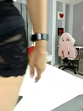 Snapshot of Julianewell chatting on 11.15.25 Julianewell online show from 11.15.25