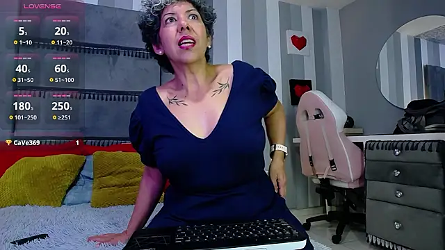 Julianewell online show from 03.10.26