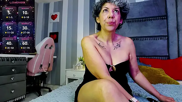 Julianewell online show from 04.02.26