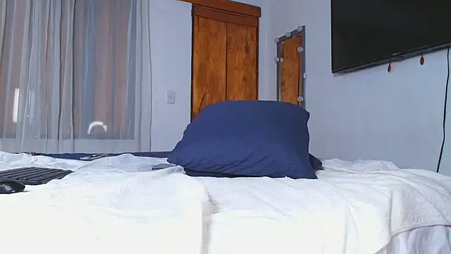 Isa bonnet online show from 12.03.25