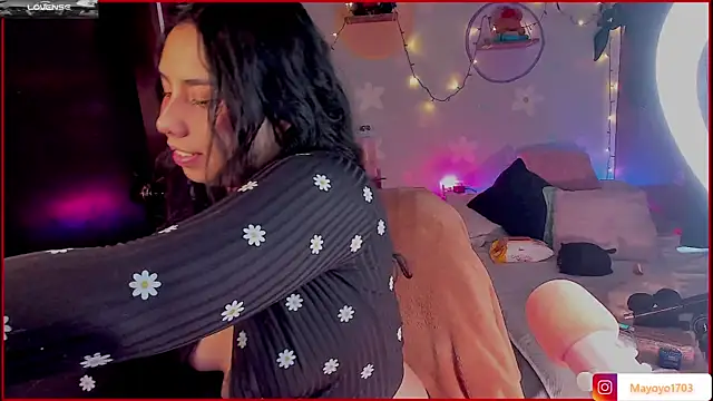 Snapshot of kiki_cavilll chatting on 10.27.25 kiki cavilll online show from 10.27.25