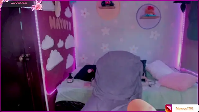 kiki cavilll online show from 12.18.25