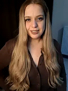 cansuozell online show from 10.10.25