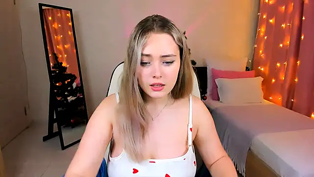 Snapshot of Rose_Sweetiee chatting on 12.21.24 Rose Sweetiee online show from 12.21.24