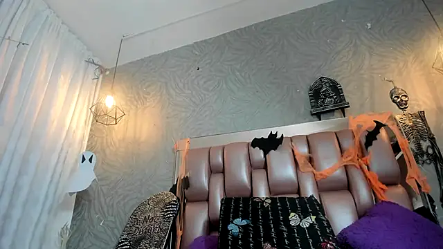 KOURTNEY-- online show from 10.14.25