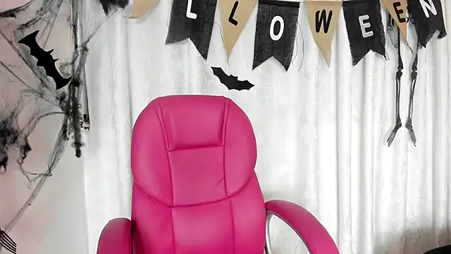 KOURTNEY-- online show from 11.01.25