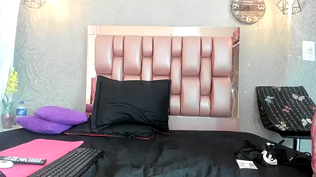 KOURTNEY-- online show from 11.23.25