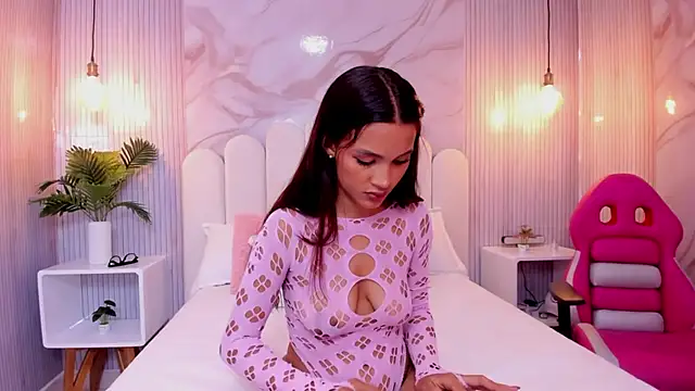 Snapshot of Carohorny4u chatting on 09.29.25 Carohorny4u online show from 09.29.25