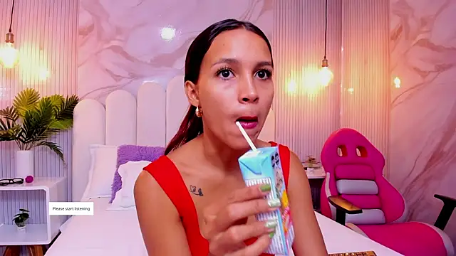 Snapshot of Carohorny4u chatting on 10.11.25 Carohorny4u online show from 10.11.25