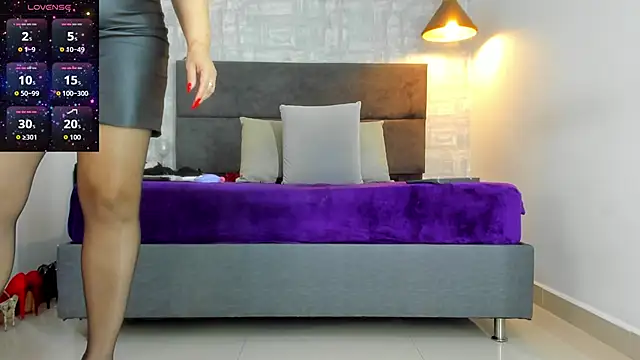 Snapshot of missnatash chatting on 11.17.25 missnatash online show from 11.17.25