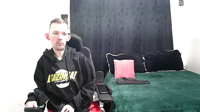 Snapshot of Sophia_and_Thomas chatting on 03.06.25 Sophia and Thomas online show from 03.06.25