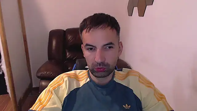 Snapshot of Leo_1617 chatting on 09.27.25 Leo 1617 online show from 09.27.25