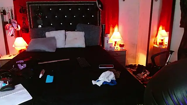 SamaraMartinez online show from 10.13.25