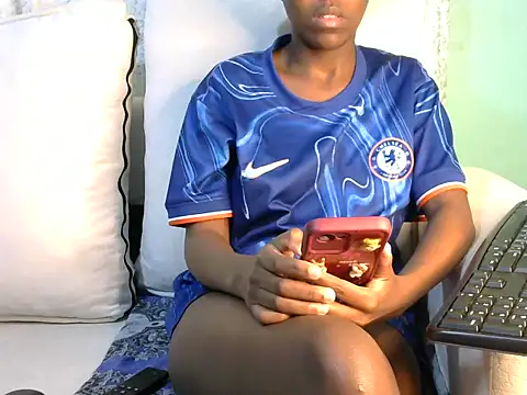 Snapshot of Caryyyl chatting on 09.12.25 Caryyyl online show from 09.12.25