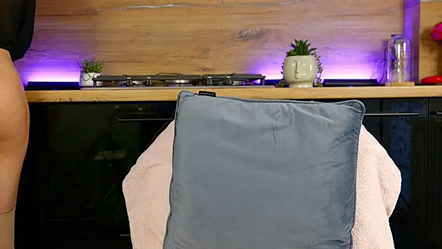 Snapshot of celestara chatting on 02.08.25 celestara online show from 02.08.25