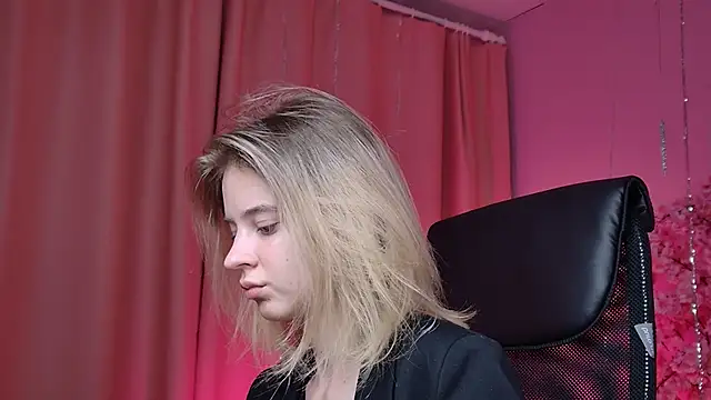 TinaDavil online show from 02.10.26