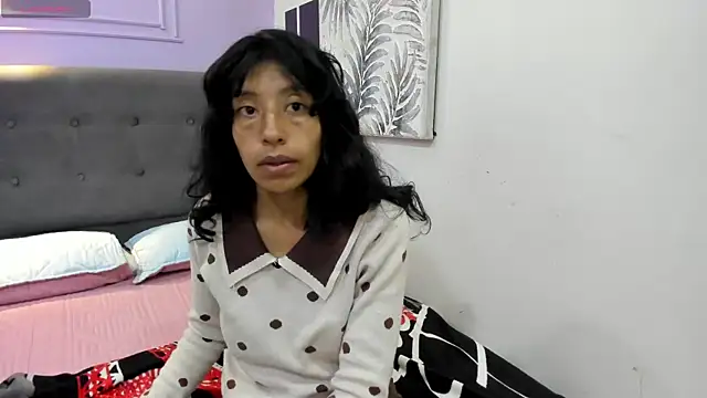 karolinee 66  online show from 11.28.25