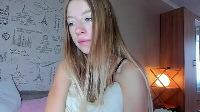 Snapshot of minidivaa_ chatting on 10.05.25 minidivaa online show from 10.05.25