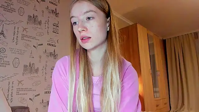 Snapshot of minidivaa_ chatting on 10.08.25 minidivaa online show from 10.08.25