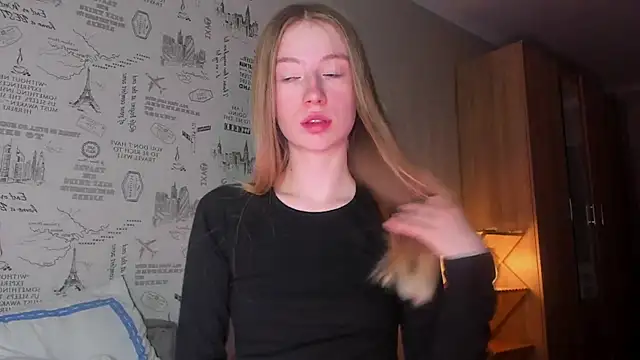 Snapshot of minidivaa_ chatting on 11.02.25 minidivaa online show from 11.02.25