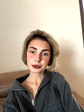 Snapshot of SandraCarter chatting on 10.26.25 SandraCarter online show from 10.26.25