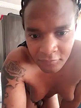 Snapshot of Callmemadam chatting on 10.25.25 Callmemadam online show from 10.25.25