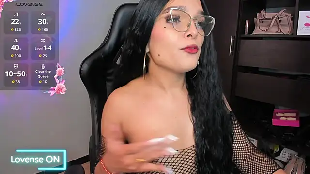 Snapshot of MeganDaviees chatting on 10.04.25 MeganDaviees online show from 10.04.25