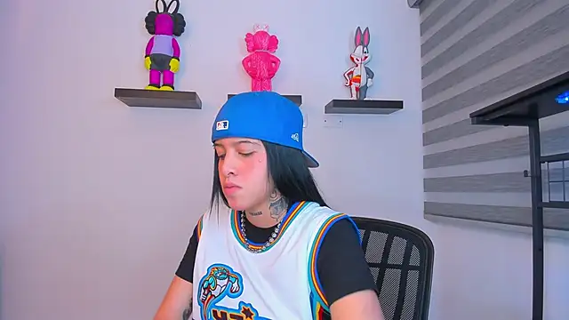 Gangster Girl online show from 10.12.25