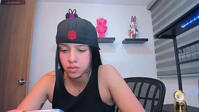 Gangster Girl online show from 02.10.26