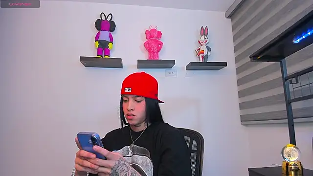 Gangster Girl online show from 02.12.26