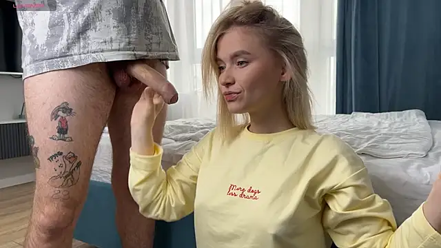 Snapshot of Adelovenick chatting on 10.12.25 Adelovenick online show from 10.12.25