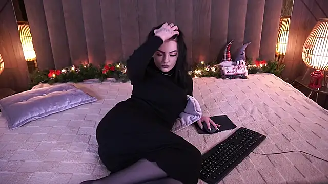 Daisy Delight online show from 12.22.24